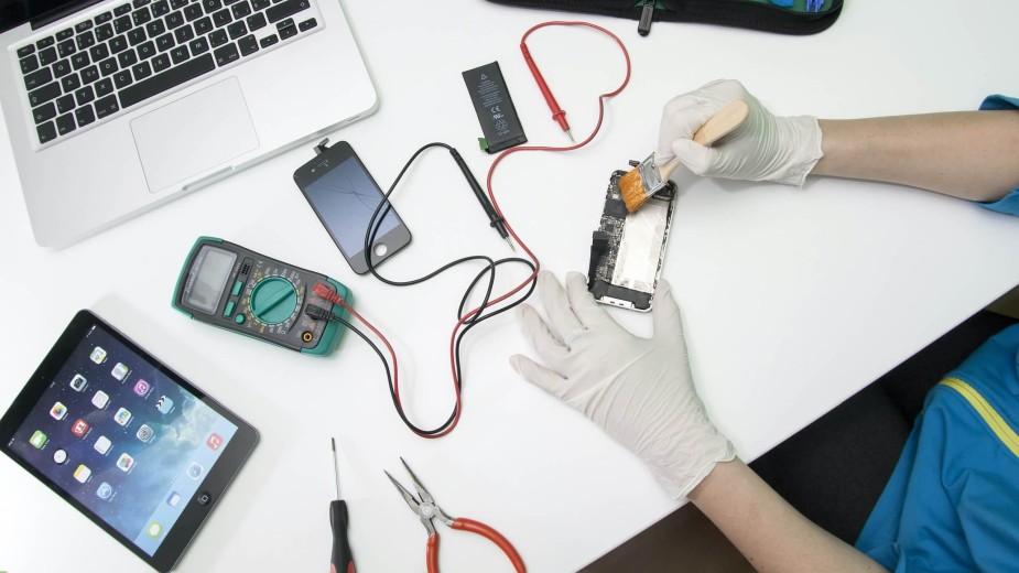 Apple umożliwi zewnętrznym serwisom naprawy iPhone`ów również w Europie