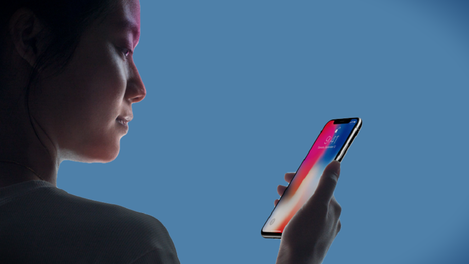 iPhone'a odblokujemy przy pomocy Face ID, gdy będziemy nosić maseczkę ochronną