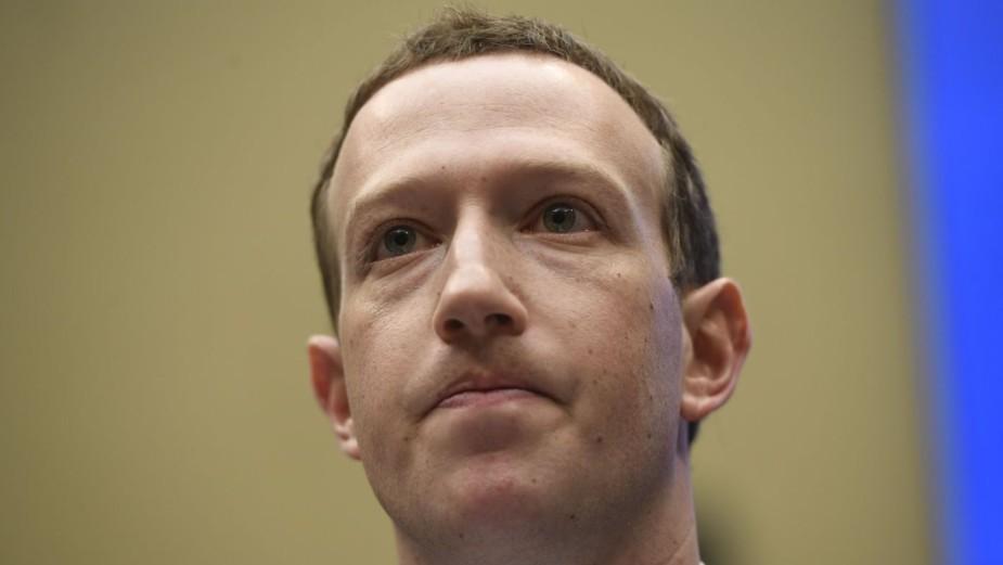Młodsi użytkownicy coraz częściej usuwają aplikację Facebooka ze smartfonów