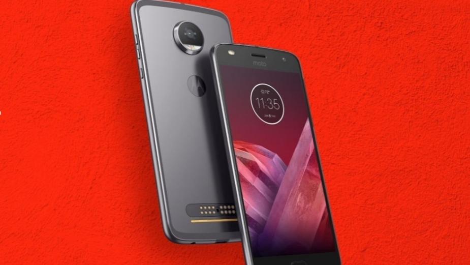 Moto Z2 Play już oficjalnie - smuklejszy profil, ale mniejsza bateria