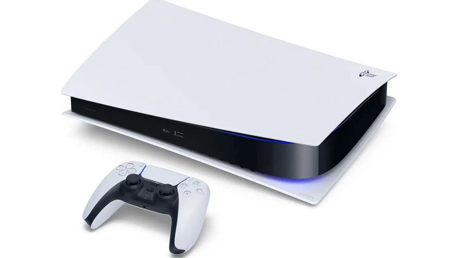 Mężczyzna ukradł cztery egzemplarze PlayStation 5 z bronią w ręku. Poszukiwania trwają