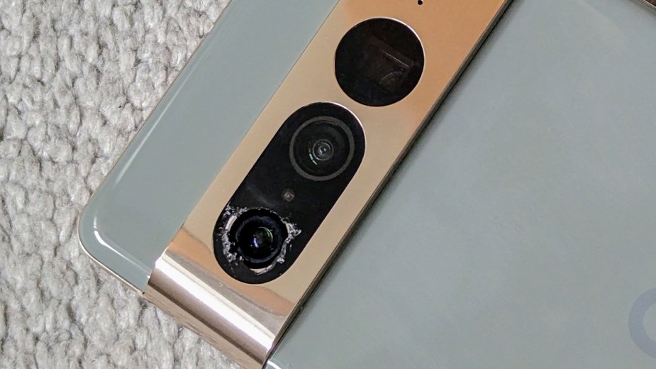 Smartfony Pixel 7 pękają same z siebie. Zgłoszono już wiele takich przypadków