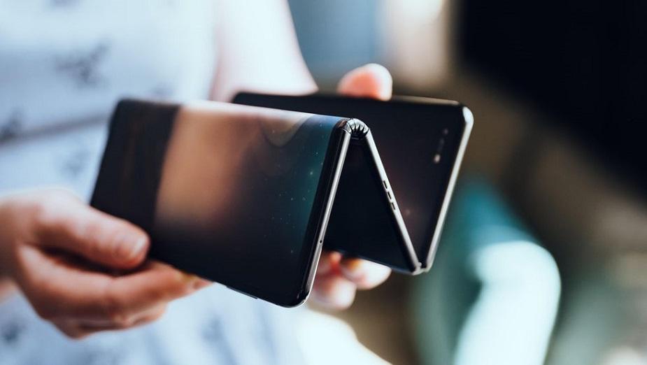 TCL prezentuje prototyp urządzenia z trzema wyświetlaczami