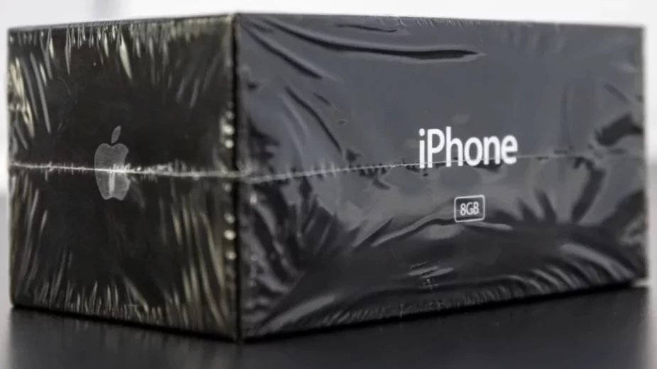 To się nazywa inwestycja. 16-letni iPhone sprzedany za blisko 200 tysięcy dolarów