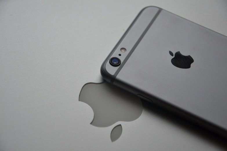 UOKiK prowadzi postępowanie w sprawie nowej funkcji Apple. Chodzi o antykonkurencyjne działania