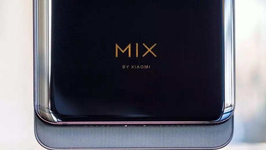 Xiaomi szykuje smartfon z zakrzywionym ekranem 4K