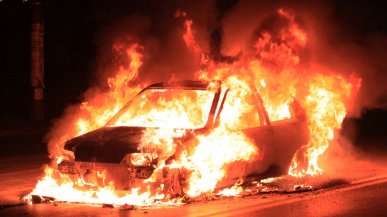 Allianz ostrzega przed transportem samochodów elektrycznych. Ryzyko pożaru i trudności w gaszeniu