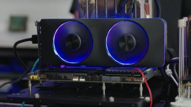 Arc A770 - flagowa karta graficzna pręży muskuły. Intel obiecuje zabójczą opłacalność swoich GPU