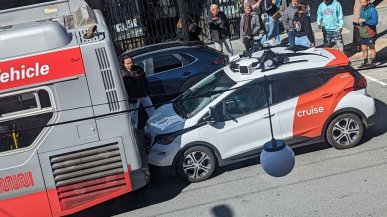 Autonomiczne taksówki wciąż mają problemy. Wjeżdżają, gdzie nie powinny i powodują kolizje