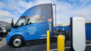 Czemu Pepsi woli Teslę Semi od diesla? Większość nowych elektryków dostali za... darmo