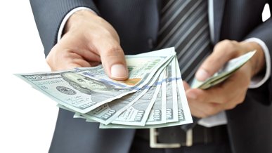 Firmy płacą krocie pracownikom, którzy wiedzą, jak korzystać z ChatGPT i innych AI