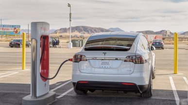 Ford i GM będą korzystać z Superchargerów Tesli. To miliardy dolarów i wielki sukces Elona Muska