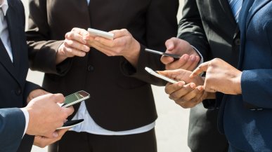Ile czasu Polacy spędzają przed ekranami urządzeń? Okazuje się, że bardzo dużo