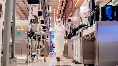 Intel i ARM nawiązują współpracę. Niebiescy będą produkować smartfonowe procesory