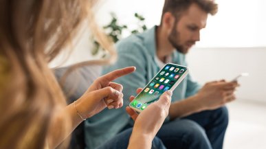 iPhone 15 Pro dostanie szybszy port USB-C. Co z podstawową wersją?