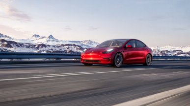 Jailbreak pozwala za darmo odblokować płatne funkcje w Teslach, w tym autonomiczną jazdę