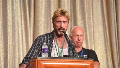 John McAfee sfingował własną śmierć? Była dziewczyna twierdzi, że John żyje