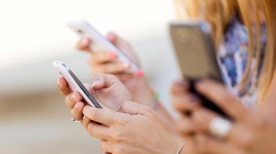 Każdy smartfon ma otrzymać rządowe aplikacje. Użytkownicy będą mogli je odinstalować