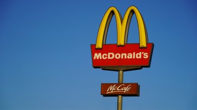 McDonald's zawiesza działalność w Rosji, a internauci wystawiają jedzenie na aukcjach internetowych