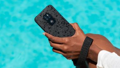 Motorola Defy to wzmocniony telefon do zadań specjalnych ze szkłem Gorilla Glass Victus
