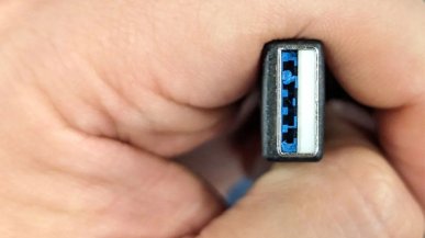 Nie tylko nowe GeForce'y. Gracze narzekają na topienie złączy USB w konsolach PS5
