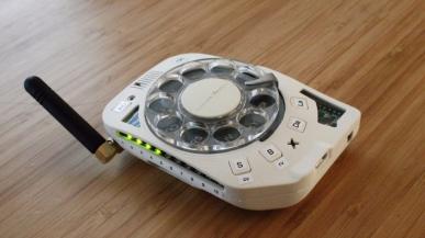 Nienawidzisz smartfonów? To spójrz na ten telefon z obrotową tarczą