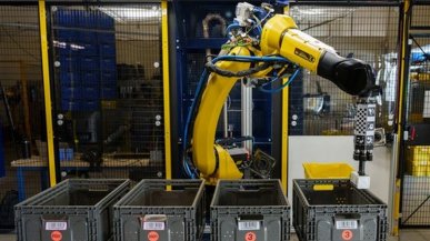 Nowy robot Amazona wykorzystuje sztuczną inteligencję do rozpoznawania towarów w magazynach