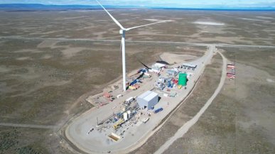 Porsche rozpoczęło produkcję paliwa syntetycznego, wykorzystując wodę, wiatr i CO2 w Chile