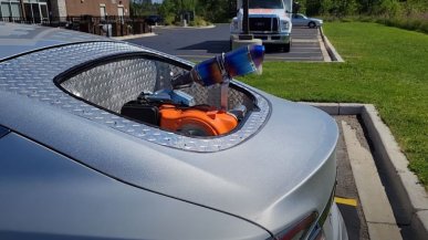 Przejechał Teslą prawie 3000 km „bez doładowania”. Wykorzystał... jednocylindrowy silnik spalinowy