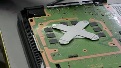 PS4 Pro rozebrane na czynniki pierwsze. Miedziany układ chłodzenia