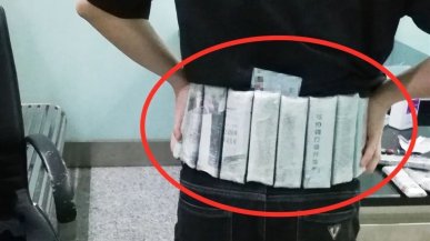 Rekordzista próbował przemycić do Chin 239 procesorów Intela przyklejonych do swojego ciała