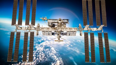 Rosyjscy kosmonauci na ISS wywiesili flagi ŁRL i DRL dzień po przejęciu Lisiczańska. NASA potępia