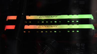 Test pamięci Crucial Ballistix Tactical Tracer RGB 2x8 GB DDR4-3000 CL 16