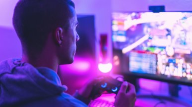 Twitch zabrania reklamowania hazardu w CS:GO. Duży problem dla polskich streamerów