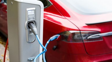 UE: Ładowarki dla elektryków mają być w określonych odległościach. Szykują się zmiany na drogach