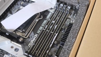 Użytkownicy skarżą się na naklejki na płytach głównych ASRock. Firma będzie wymieniać sprzęt