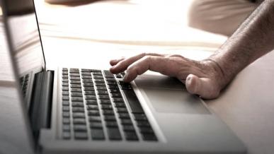 Smartfony wypierają tanie laptopy oraz komputery stacjonarne