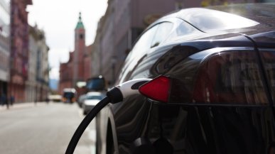 Tylko 1/3 samochodów elektrycznych uzyskała zasięg WLTP. Tesla i XPeng się mocno wyróżniają